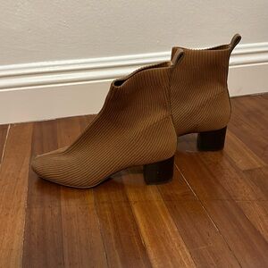 Glove boot Everlane shoes